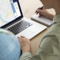 Matkatoimisto, joka tarjoaa matkan suunnittelua asiakkaille